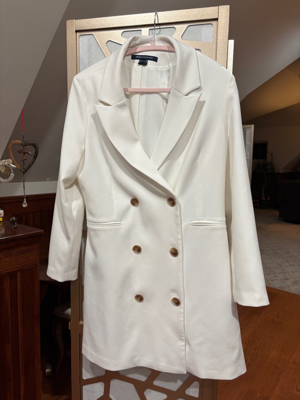 Beautiful French Connection White Double-Breasted Trench Coat/Blazer